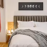 Yellow House With Private Parking By Adex Travel Spalato