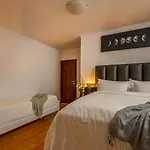 Yellow House With Private Parking By Adex Travel 4*