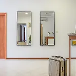 Pensión Yellow House With Private Parking By Adex Travel