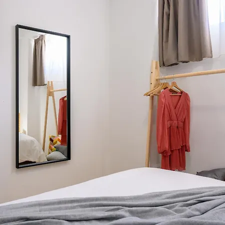 Yellow House With Private Parking Pensión Split