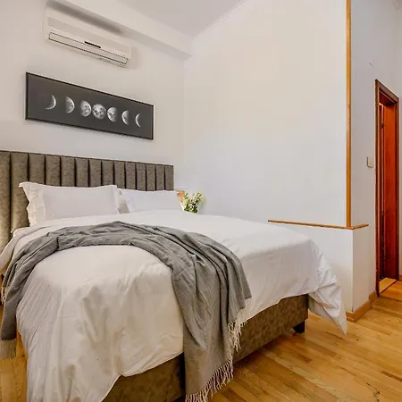 Yellow House With Private Parking Pensión 4*