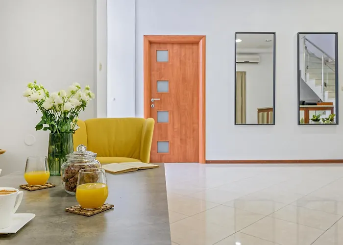 Yellow House With Private Parking Gostinjska kuća Split