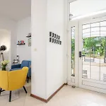Yellow House With Private Parking By Adex Travel Gasthuis 4*