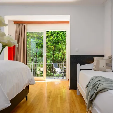 ゲストハウス Yellow House With Private Parking 4*