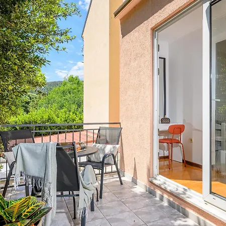 Maison d'hôtes Yellow House With Private Parking By Adex Travel