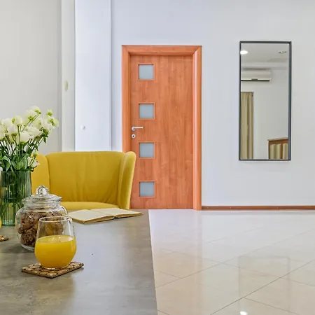 Yellow House With Private Parking By Adex Travel Maison d'hôtes Split
