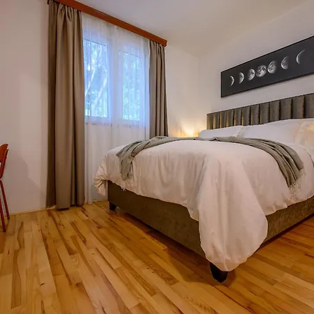 Yellow House With Private Parking By Adex Travel Split