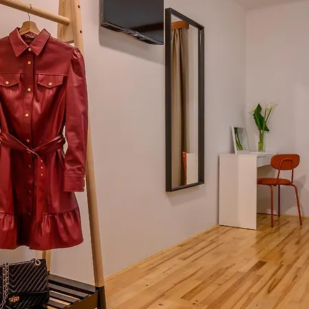 Yellow House With Private Parking 4* Spalato