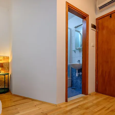 Maison d'hôtes Yellow House With Private Parking By Adex Travel Split