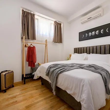 Yellow House With Private Parking By Adex Travel Split